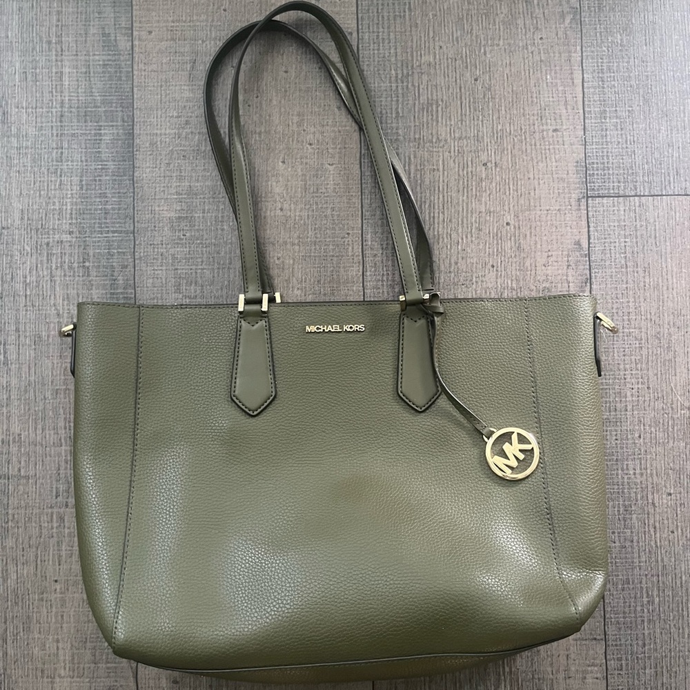 Michael Kors - Picture 3 of 6